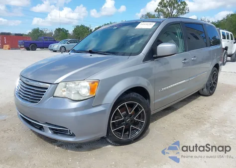 2013 Chrysler Town & Country Touring z USA, uszkodzony, nr VIN 2C4RC1BG2DR629656